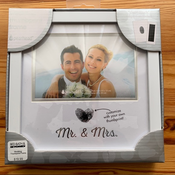 4/$20 Bed Bath & Beyond Wedding Thumbprint Frame - Picture 2 of 9